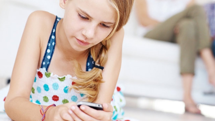 Kids Obsession With Their Smartphone